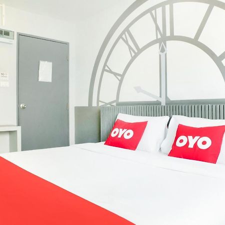 Oyo 501 At Night Hostel Phuket Exterior photo