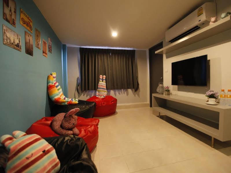 Oyo 501 At Night Hostel Phuket Exterior photo